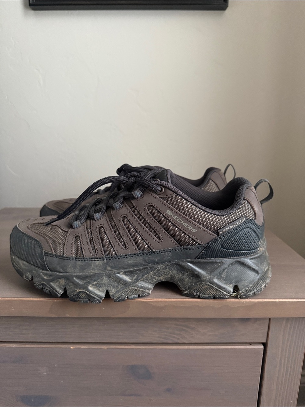 Skechers Men’s Brown and Black Trail Hiking Shoes size 9.